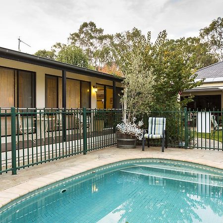 Courtsidecottage Bed And Breakfast Euroa Exterior photo